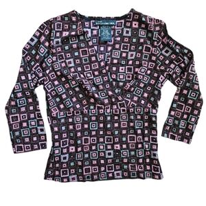 No Boundaries Women's Pink and Black Geometric Top